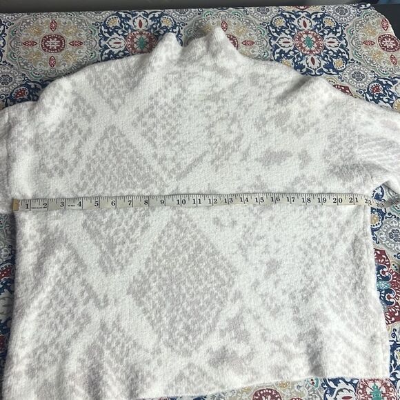 Express Sweater  - Picture 7 of 8